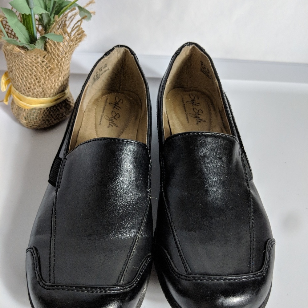 Soft style Hush puppies size 6